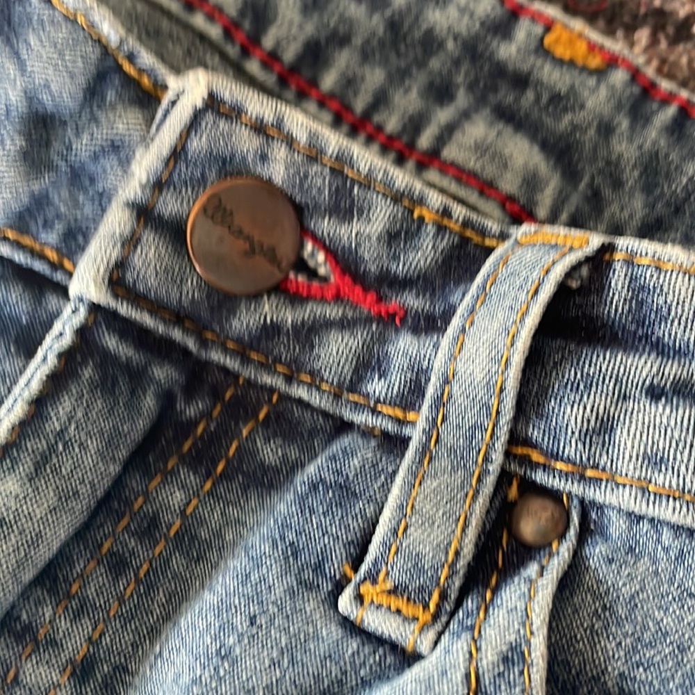 Classic Wrangler Jeans for the ladies. Straight leg: Size 7/8 x34